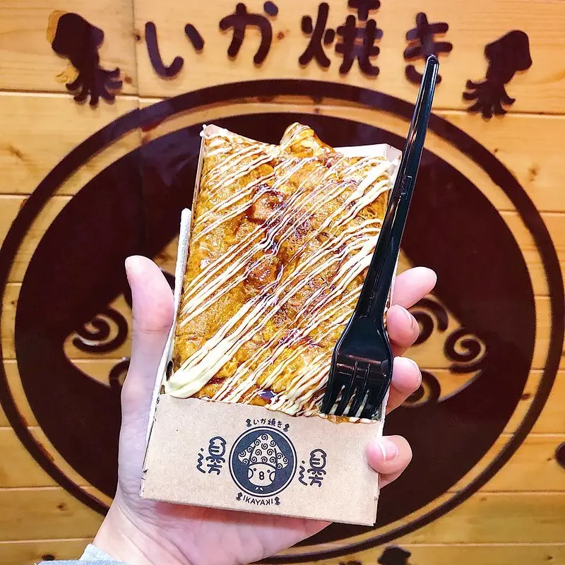 { 忠孝敦化站 } 東區逛街散步街邊美食 特別的日式醬汁ｘQQ餅皮 🦑🐙✨邊邊 ikayaki 日式花賊燒