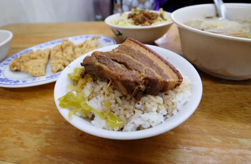 彰化員林│夢幻三家大眾麵食館-員林小吃店.推薦佛心排骨麵 - 藍色起士的美食主義