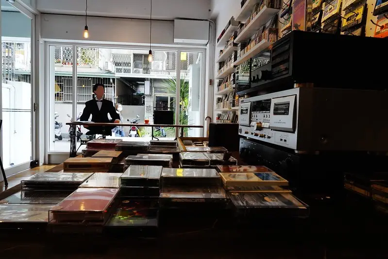 【台灣，台中】感傷唱片行，喝得不是飲料，而是屬於我們那個年代的回憶。（全台唯一的卡帶專賣店/Cassette）