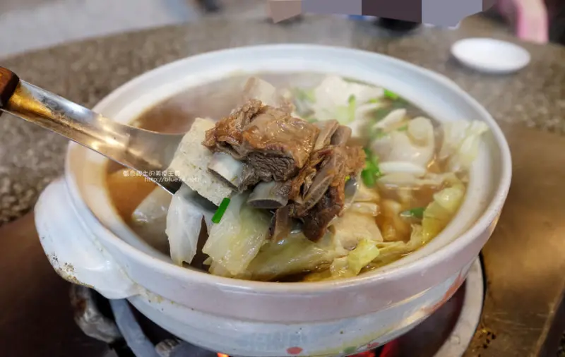 台中西區│石桌羊排爐-晚餐和宵夜場的現炒.海產.碳烤類口味偏重.老闆娘有空才做 - 藍色起士的美食主義