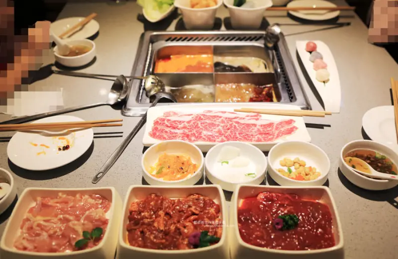 台中西屯│海底撈台中店-桌邊服務.歡樂聚餐氣氛.預訂包廂座位沒有低消.台中大遠百12F - 藍色起士的美食主義