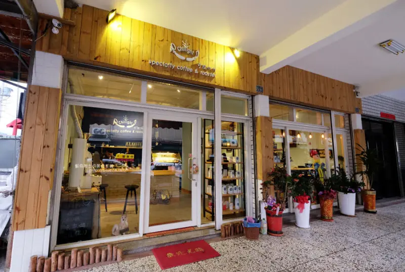 台中沙鹿│奇椏咖啡-藏身在沙鹿傳統菜市場裡的咖啡館 - 藍色起士的美食主義