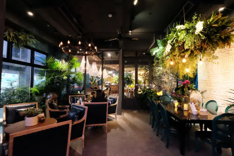 台中西區│OIN Tea House草悟道門市-花草綠意唯美.拍照好地方 - 藍色起士的美食主義