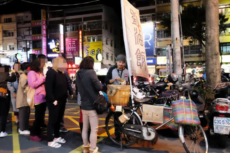 台中西屯│劉油飯-傳承阿嬤手藝.限量古早味手作油飯.出沒在逢甲夜市和一中街及沙鹿 - 藍色起士的美食主義