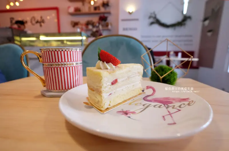 彰化員林│班果咖啡甜點-紅白鮮明色系.像是走進精品店般的甜點店.建議先訂位 - 藍色起士的美食主義