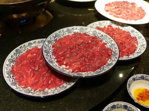 【食記】台中溫十八溫體牛火鍋專賣店@西屯市政星Mall廣場 : 台南阿裕技術指導,善化乳牛冷藏直送,中部牛肉鍋新指標!              