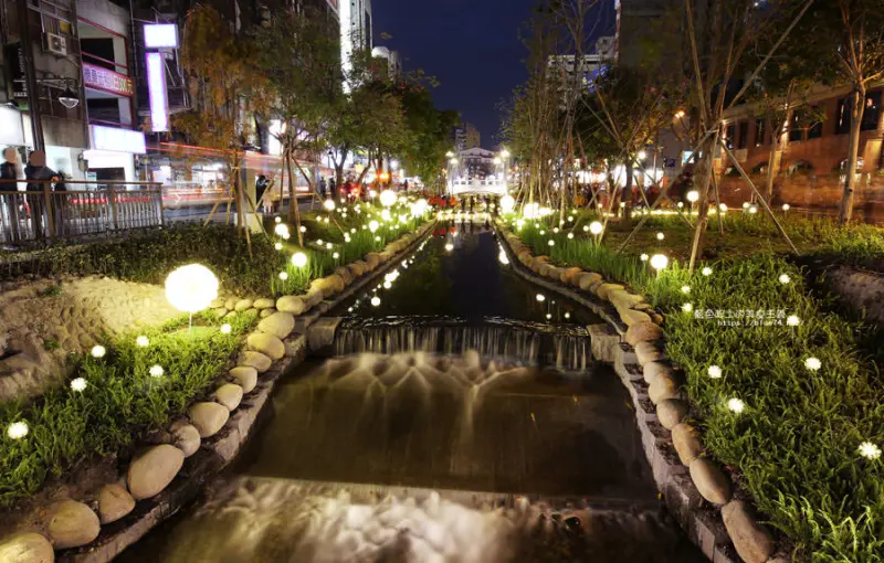 台中中區│新盛綠川水岸廊道-小京都水岸的綠川水岸.浪漫蒲公英點綴兩旁.橋下花海美不勝收.台中火車站商圈新拍照打卡點 - 藍色起士的美食主義