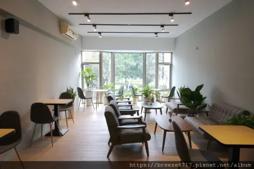 Raven Coffee｜簡單外觀質感內在咖啡館【台中市】
