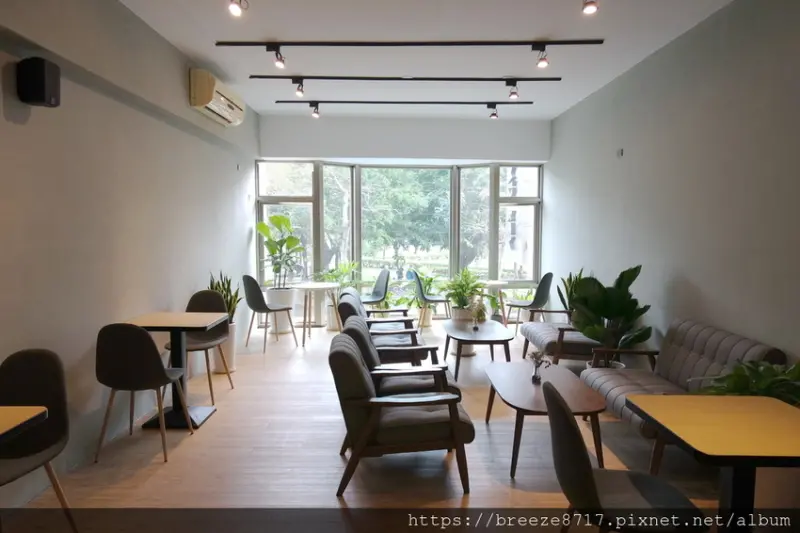 Raven Coffee｜簡單外觀質感內在咖啡館【台中市】
