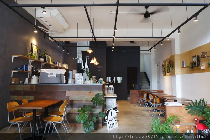 AIYO CAFE｜裸磚綠意空間的好吃早午餐【台中市】