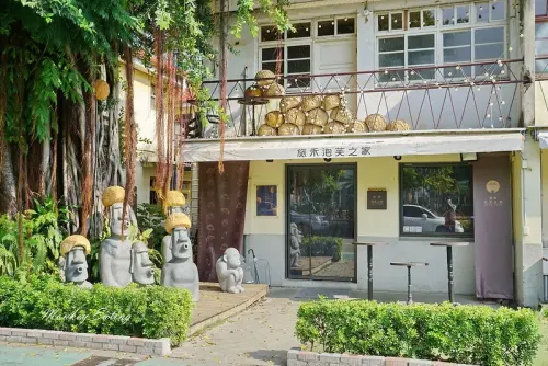 【台中西區】旅禾泡芙之家審計店│超可愛泡芙安全帽，審計新村IG打卡熱點，台中伴手禮推薦