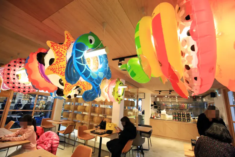 台中西區│繞輪司-審計新村內有滿滿起司和可愛泳圈的義大利麵及燉飯餐廳 - 藍色起士的美食主義