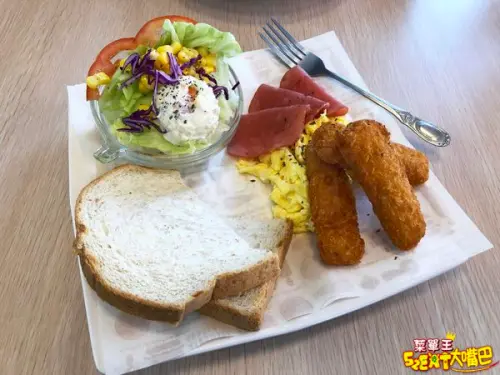 拉亞漢堡菜單價位大公開！讓你一早就可以吃飽的平價又精緻早午餐~招牌菜元氣厚牛盤餐、鹽燒豬黑磚堡、火腿歐姆蛋貝果。