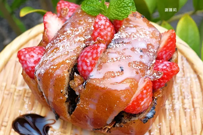 《台南♥食記》驚炭奇炭烤饅頭。復古碰新創意，ig爆紅超級隱藏版草莓花烤饅頭，還有內行人才懂吃的超級隱藏版小肉豆！