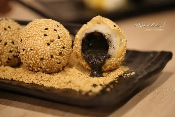 員林宸品居港式飲茶。邪惡指數爆表,輕咬一口魚子蒸燒賣、奶黃流沙包、擂沙芝麻球,輕咬一口停留在口腔好好食        
      