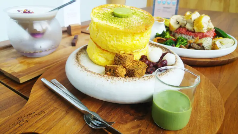 台南美食-成真咖啡正興店 創意夢幻的舒芙蕾鬆餅與咖啡