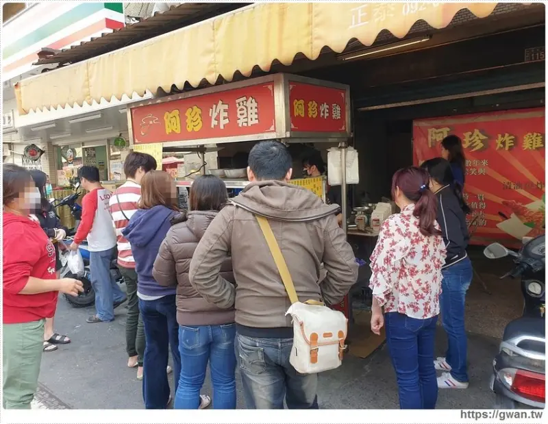 一週只開兩天，早上7點就能吃炸雞，太晚來只能吃屑屑！