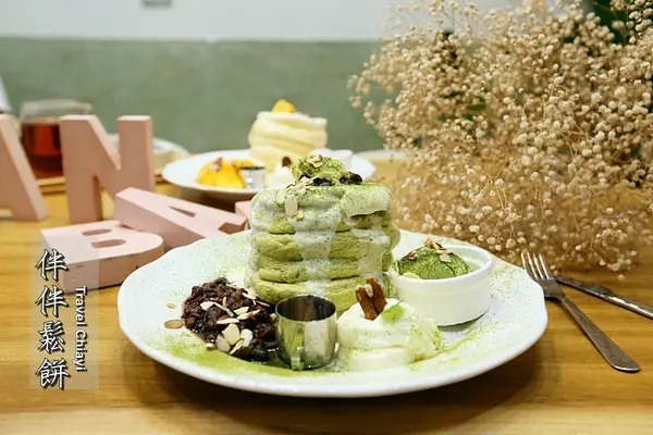 【嘉義美食】排隊人氣名店，低調老宅內的浮誇舒芙蕾：伴伴鬆餅        
      