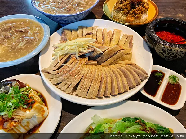 【新店小吃推薦】新店北鴨鴨肉羹。新店必吃美味小吃，碧潭熱門小吃，近光明街商圈的超人氣美食，來到新店一定要吃美食的就是這家，內附菜單！