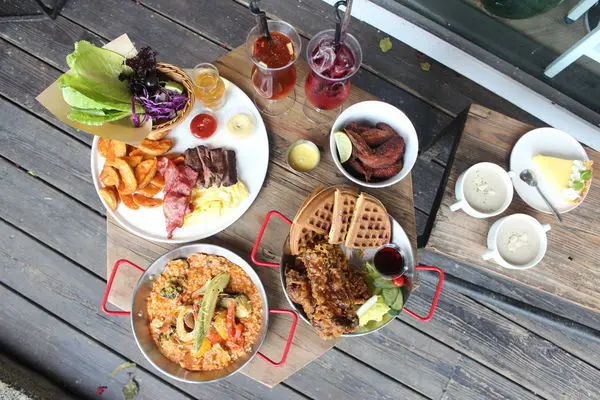 新竹美食｜LALA Kitchen新竹科園店-新竹特色美式餐廳，楓糖鬆餅炸雞超吸睛