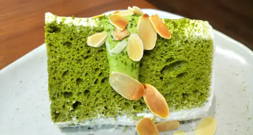 【桃園中壢】秋生珈琲☞隱身於柏徳社區的幽靜咖啡廳，淋醬從森半抹茶戚風上緩緩流下的畫面超療癒!