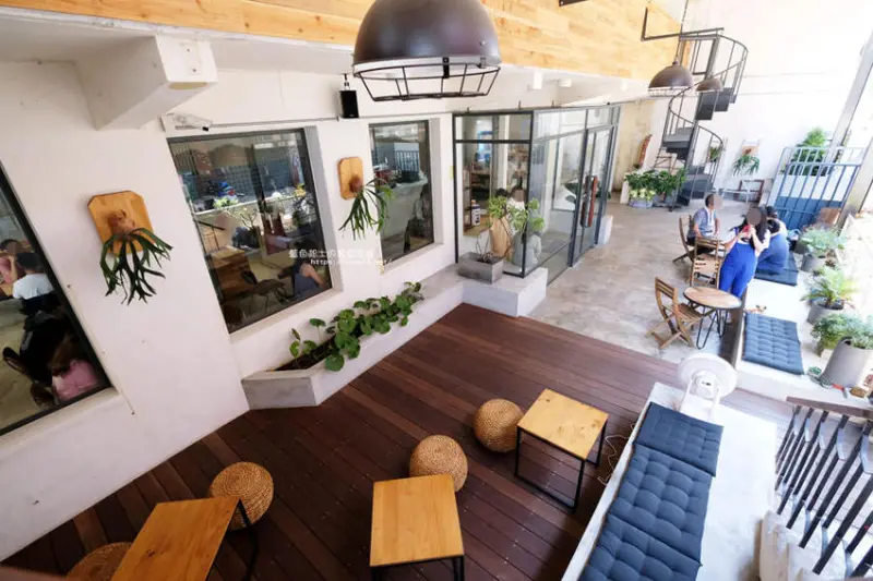 新竹東區│一想一響-巷弄幼稚園變身新竹少見寬敞韓系老屋咖啡館，IG打卡點及網紅集散地 - 藍色起士的美食主義