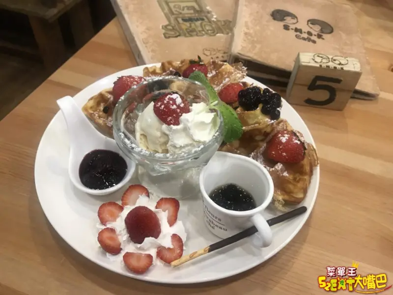 南投草屯美食早午餐》幸福童漾菜單價位大公開！不向命運低頭的幸福早午餐～推薦Smok早午餐、焗吐司佐法式芝心火腿、法式鹹派。