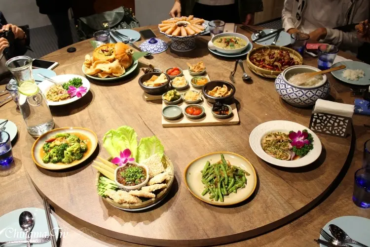 內湖美食餐廳_【泰八泰式料理】六種泰式小菜吃到飽、純蝦製成超厚月亮蝦餅、孜然跳跳豬鹹香下飯、乾冰干貝美觀又開胃!家族聚餐、多人聚會、母親節餐廳