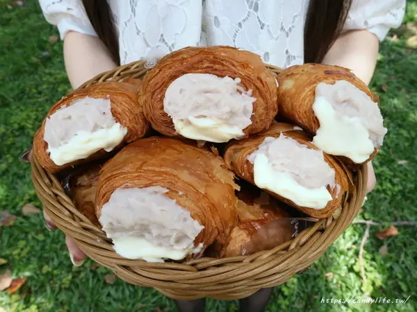 台中美食│不用跑好市多，在旅禾泡芙之家也吃的到超爆漿芋泥包！同場加映母親節蛋糕預購優惠～              