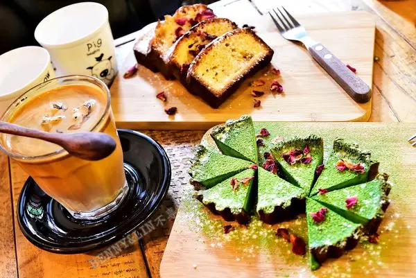 [台中北區美食]鄰近一中商圈巷弄間復古咖啡廳，提供各式手作甜點、鹹派多樣選擇 -- Modism Cafe摩德年代