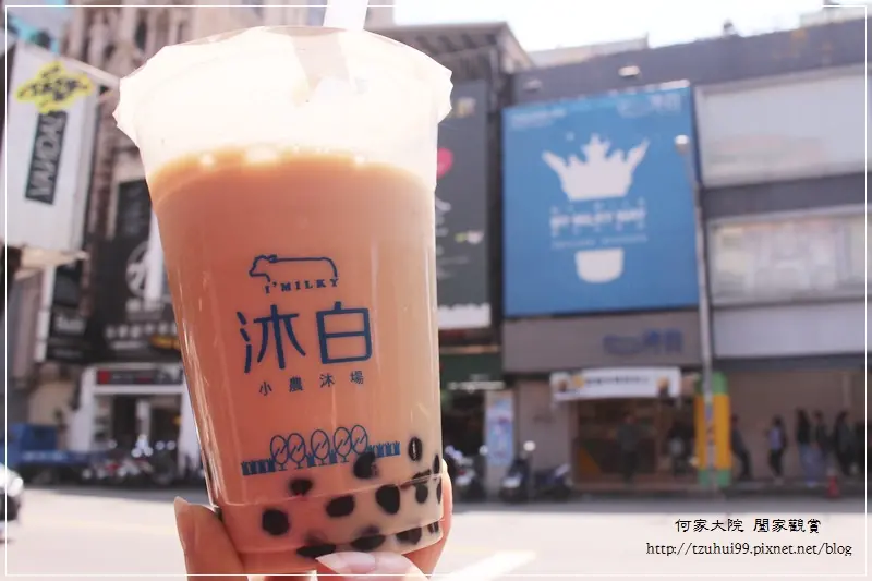 ★桃園．吃喝玩樂★沐白．小農沐場(桃園總店)~桃園火車站旁IG熱門打卡文青飲料店/鮮乳漸層飲品/肯啃鮮乳/黑糖波霸鮮奶