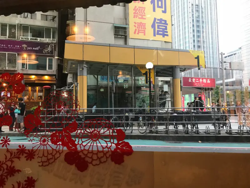 (市政府)拉麵、咖哩飯平價小店 離捷運站一分鐘超方便-森本家玫瑰緣別館