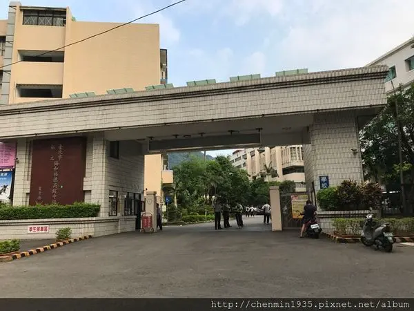 台北市信義區-鄭姑媽雞排便當