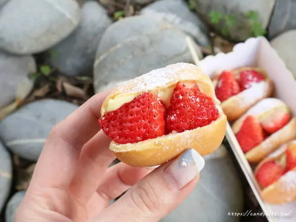 台中美食│糖心雞蛋糕〃季節限定的草莓卡士達超美，還有芋泥口味的雞蛋糕唷~        
      