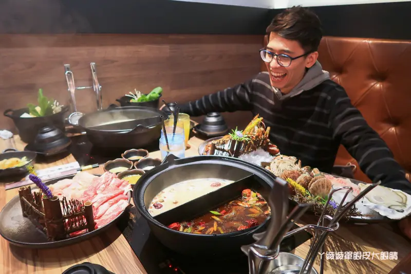 巨城附近新開幕東大路上火鍋 ，極鼎鮮鍋物！文末送波士頓龍蝦海陸雙人套餐 - ㄚ綾綾單眼皮大眼睛