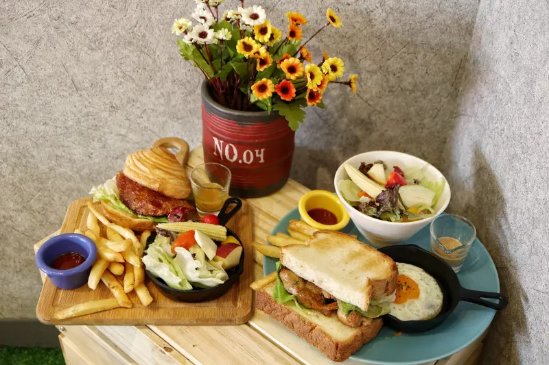 『台中美食』西屯區｜究享Brunch&cafe。適合朝聖的早午餐～♥️