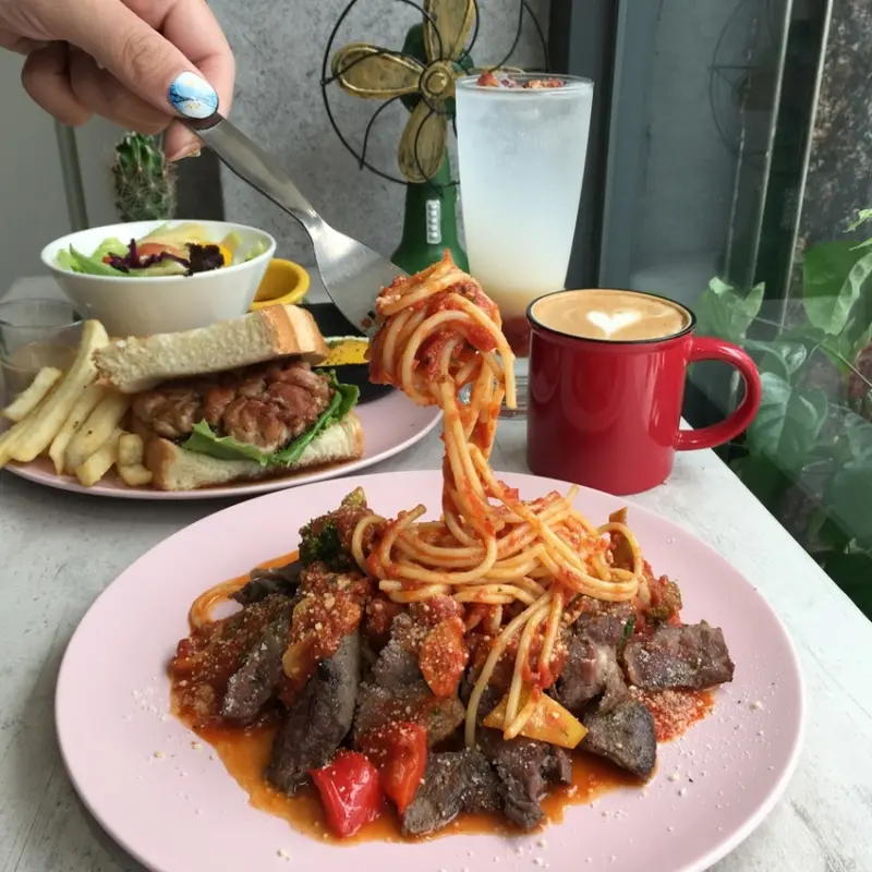 台中美食｜究享Brunch&cafe-豐盛早午餐新選擇，料理名稱逗趣可愛