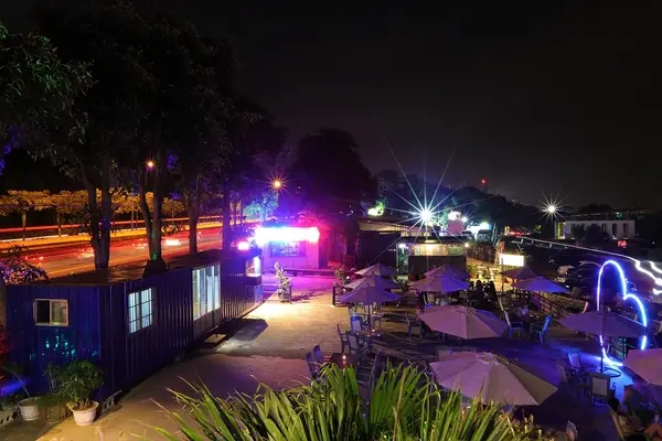 【台中龍井景點】向海咖啡屋~貨櫃屋夜景餐廳 浪漫的LED愛心造景 魔幻翅膀美拍        
      