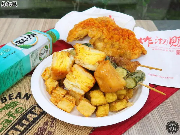  炸沏販炸食專門，朝陽科大人氣美食，雞排酥脆入味，蔬菜選擇性多，好多人排隊阿～        
      