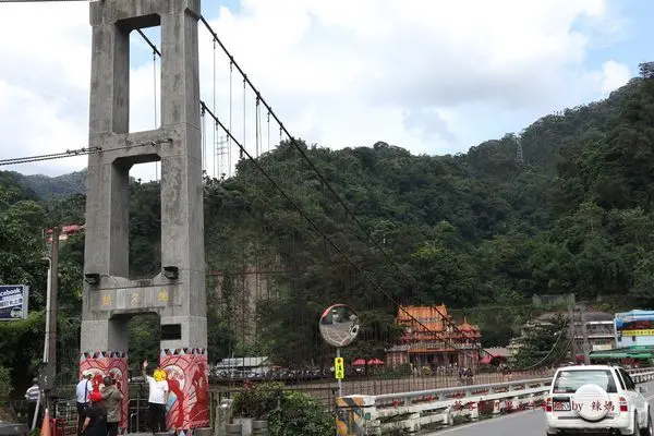 阿里山伴手禮．嘉義美食【萬客香阿里山牛軋餅】新鮮現做的牛軋餅及椰子球，美味又好吃，搭配咖啡，盡情享用~