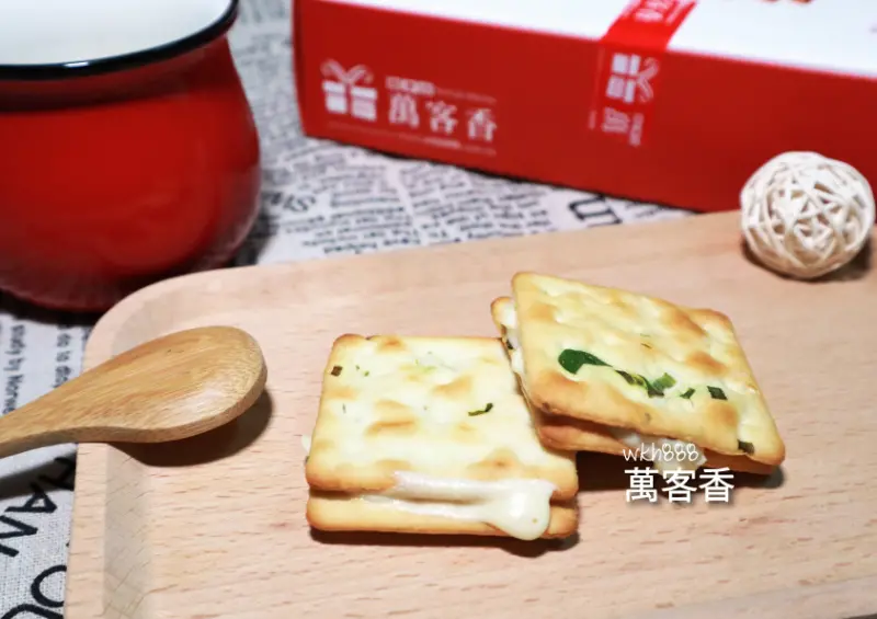 ∥嘉義旅遊∥阿里山下的滿滿人潮，搶購伴手禮快來萬客香，有吃有喝超滿足！