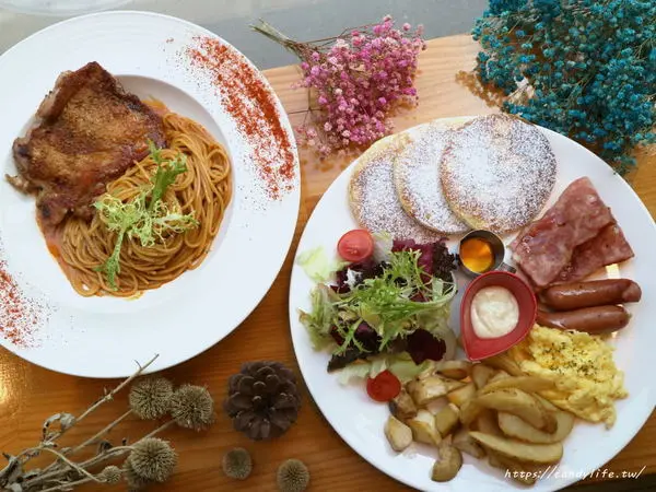 台中美食│帕斯托 Art Pasto Brunch & Coffee〃近審計新村的文青風早午餐，裝潢好好拍，餐點也好澎派呀~        
      