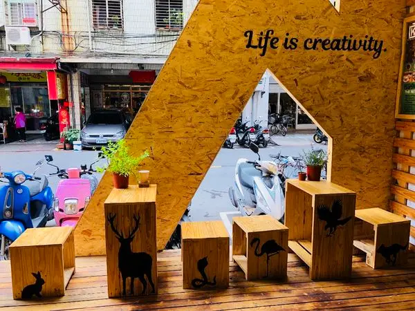 [新北蘆洲]吸睛手作木棧板風格設計/木可創意工作室 K-cafe & K-bar/咖啡、簡餐、精釀啤酒、調酒