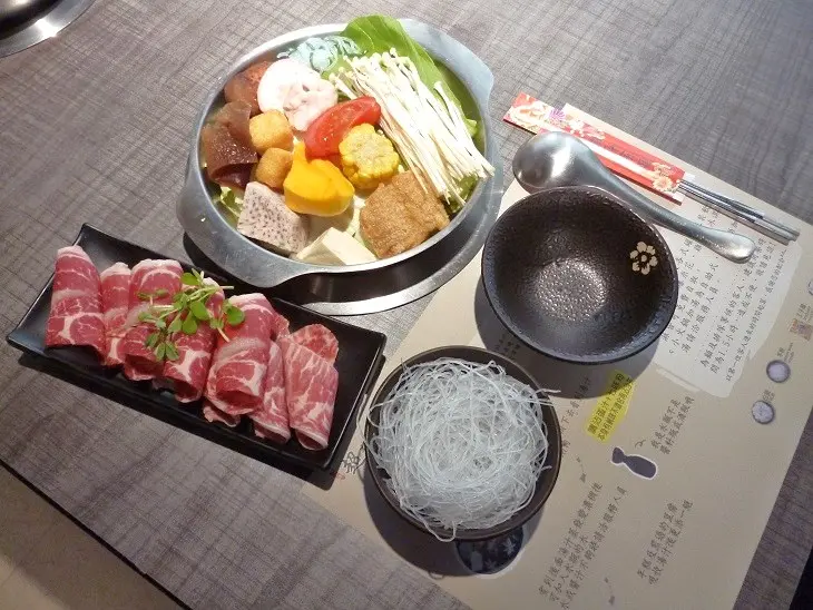 自助吧台超猛的-曹孟德超猛的小火鍋壽喜燒体驗心得