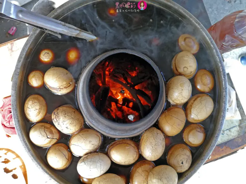 【食記】台南／安平「5元阿婆茶葉蛋」．古早味青草茶〃近漁光島