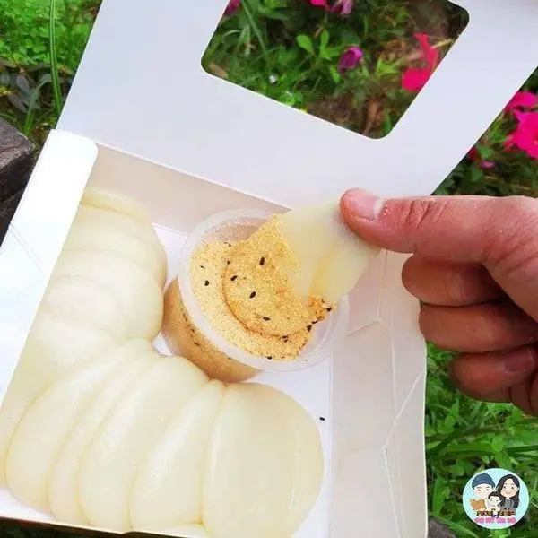 【台中】西螺麻糬大王冰上冰，勤美快閃中，QQ的麻糬沾濃郁花生粉帶點芝麻香氣好吃不黏牙。