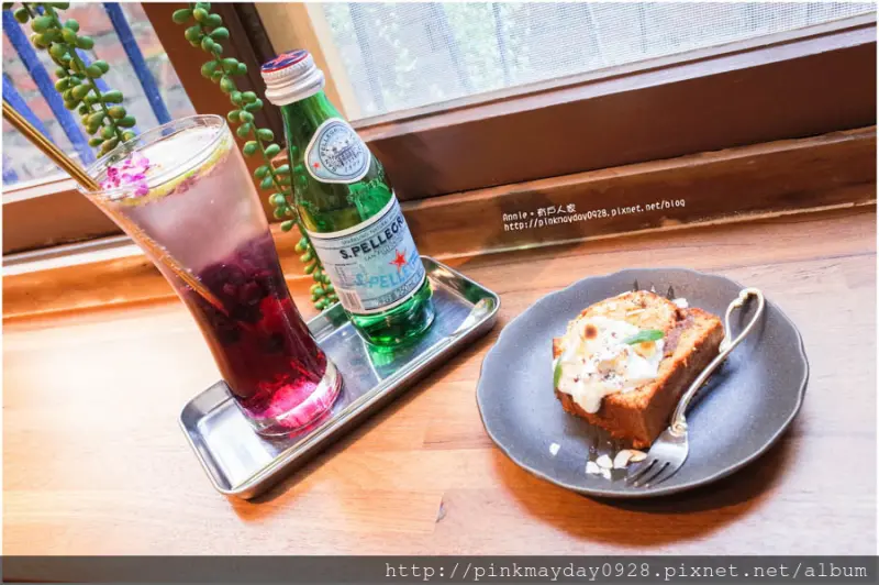 ✿台南✿ 隱藏在成大周邊小巷弄的質感老屋咖啡店 隨處都是漂亮好拍的景色 焦糖鹽味磅蛋糕美味超推薦 ➜ 有戶人家une Famille