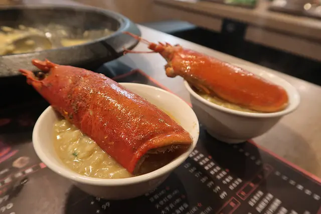 【中和美食】龍石鍋物|必吃龍蝦火鍋，讓人好吃到飆淚的竟是附餐!!四號公園美食/捷運永安市場/火鍋/日式雑炊@鮪魚的奶奶