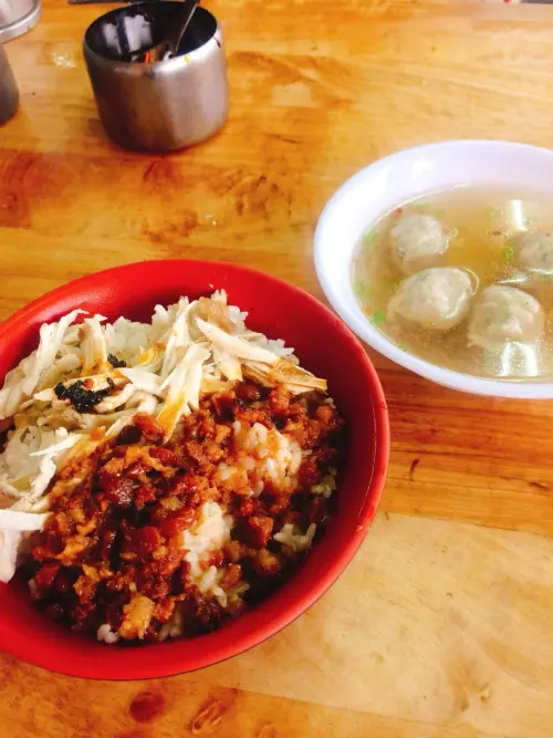 【偽グルメ】宜蘭|番王雞肉飯~老闆一碗魯雞飯              