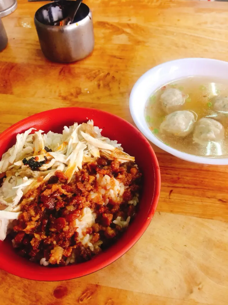 【偽グルメ】宜蘭|番王雞肉飯~老闆一碗魯雞飯              